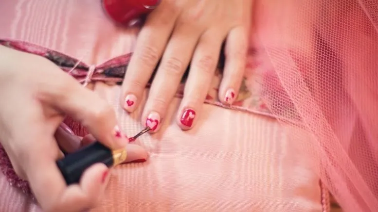 mau-nail-valentine